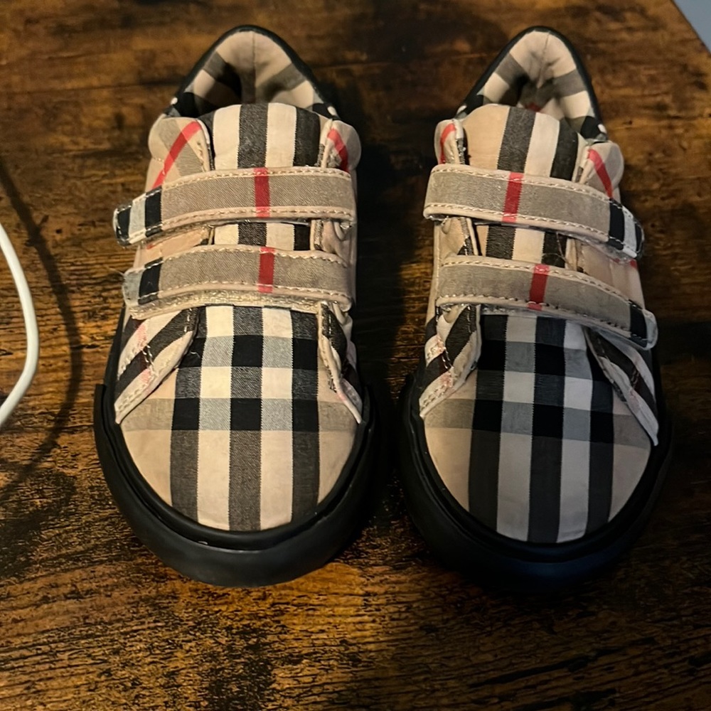 Size 21 Burberry toddler shoes